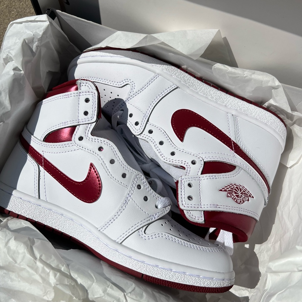 Air Jordan Retro High ‘85 OG Metallic Burgundy Sneakers Size 6 Men’s, 7.5 Wm’s